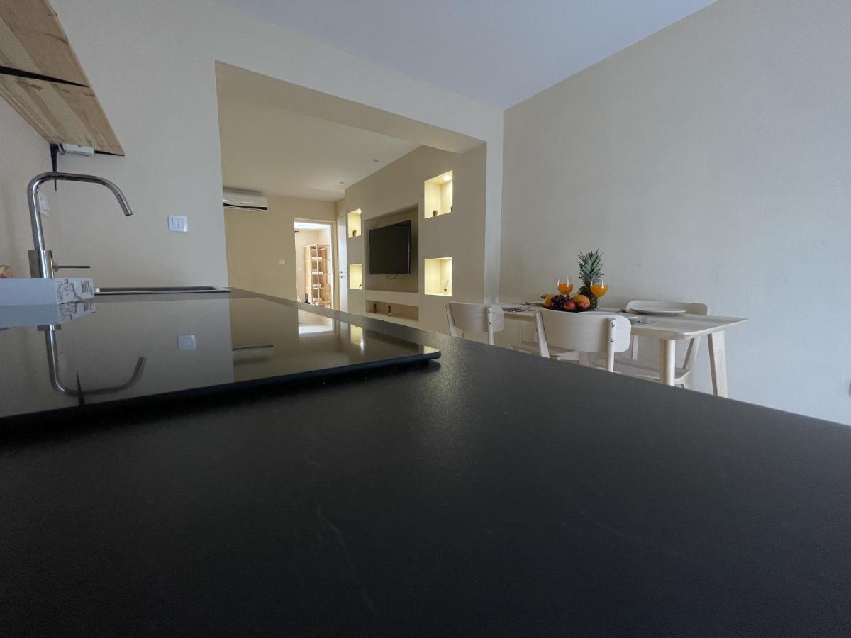 Cozy Apartment Matijas With Private Parking And Terrace Split Exterior photo